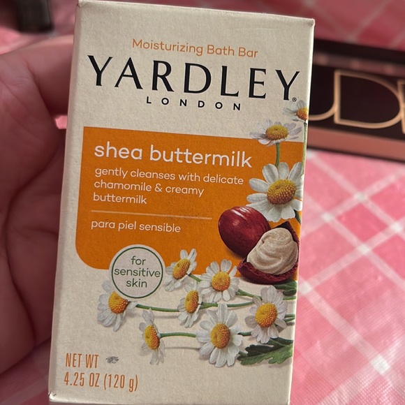 🎈SALE🎈🎀 #3.MAKEUP BUNDLE🎀 - Picture 8 of 13